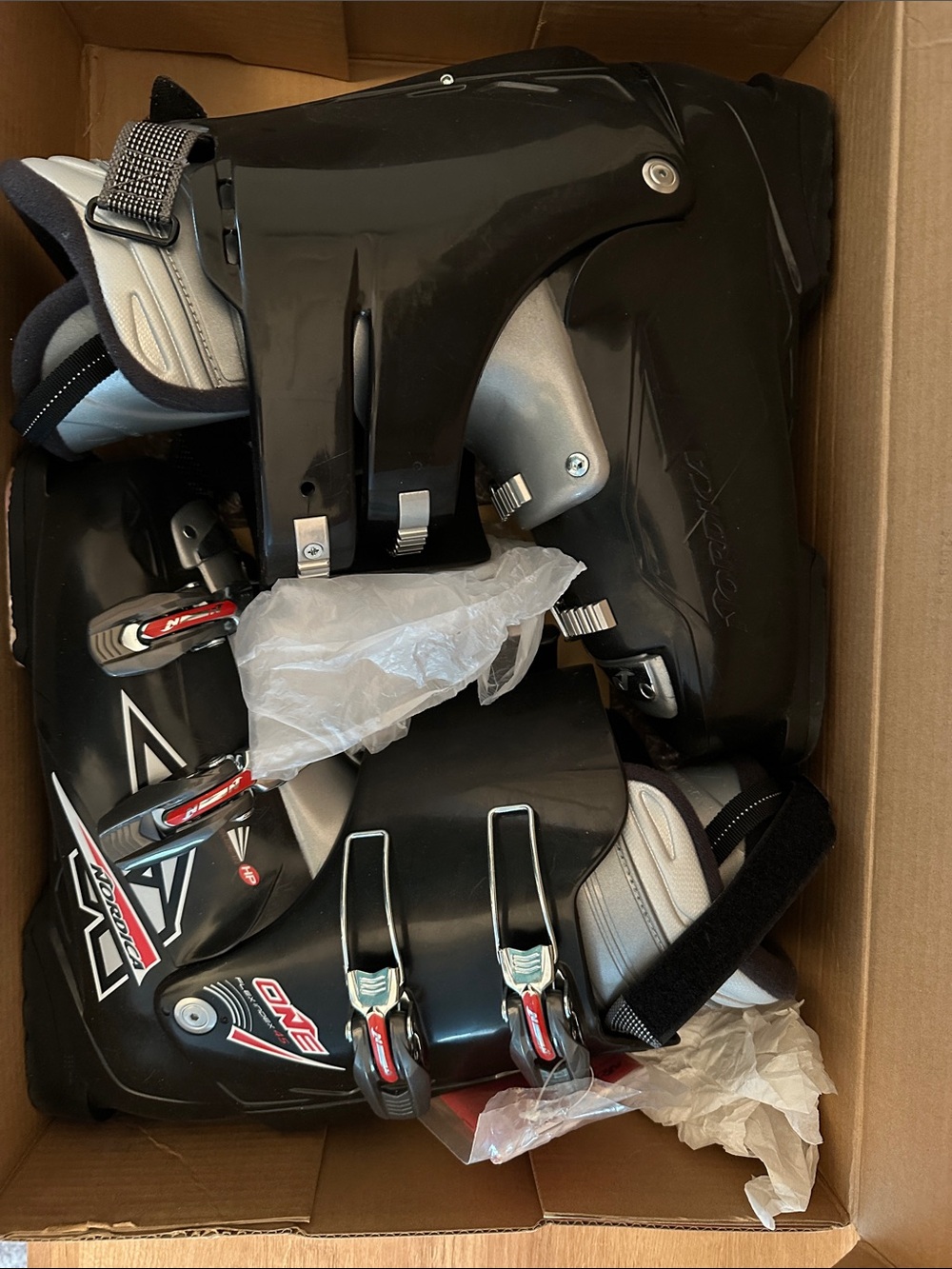 NWT Nordica Black/Red/Silver Ski Boots 29.5